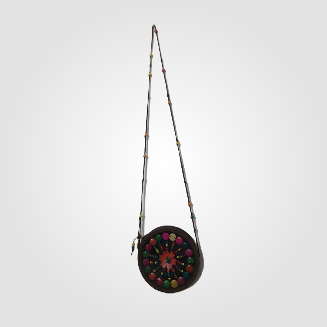 BOLSO DECORADO EN CONCHA DE COCO